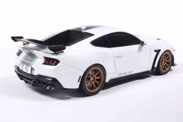 SHELBY MUSTANG SUPER SNAKE – WHITE / SILVER STRIPES – 2025 (SOLIDO, S1813806) 1