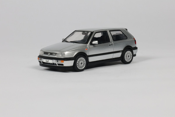 VOLKSWAGEN GOLF MKIII VR6 – DIAMANTSILBER – 1994 (SOLIDO, S4316403)