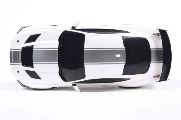 SHELBY MUSTANG SUPER SNAKE – WHITE / SILVER STRIPES – 2025 (SOLIDO, S1813806) 4