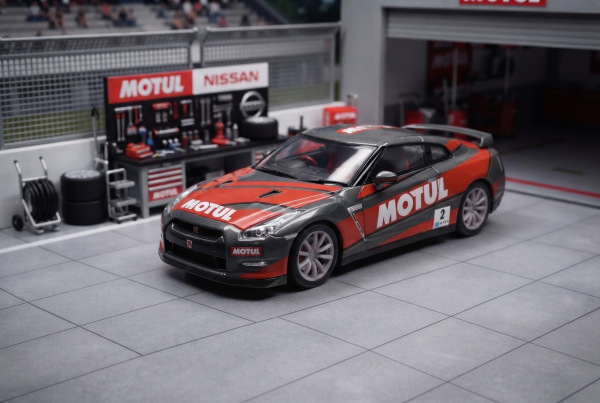 2015 NISSAN GT-R (R35) - MOTUL (GREENLIGHT, 30490) 1