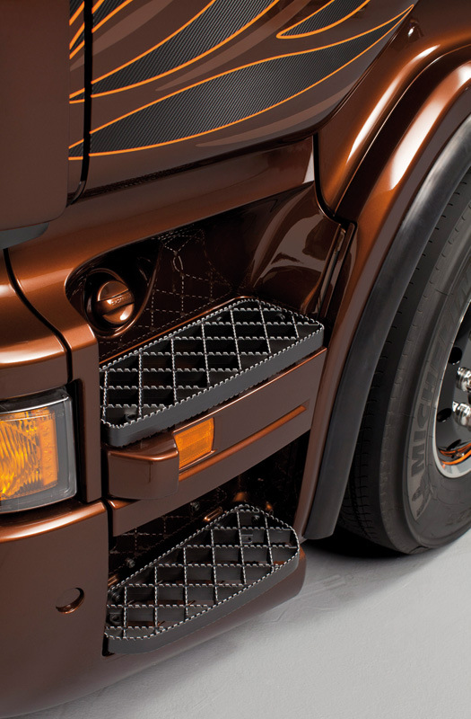 SCANIA R730 ''BLACK AMBER'' (ITALERI, 3897) 11