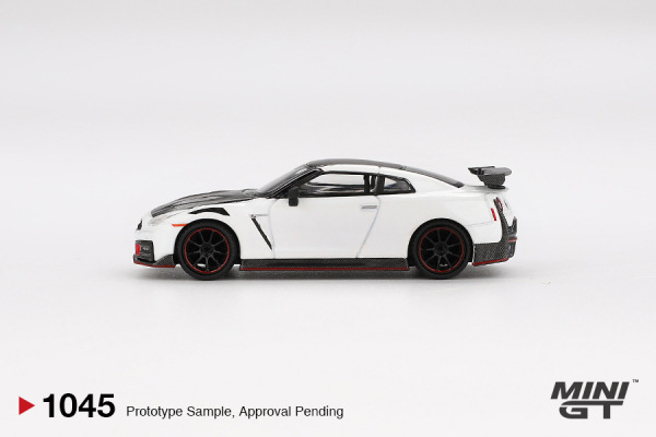 NISSAN GT-R NISMO 2024 BRILLIANT WHITE PEARL (MINI GT, MGT01045) 1
